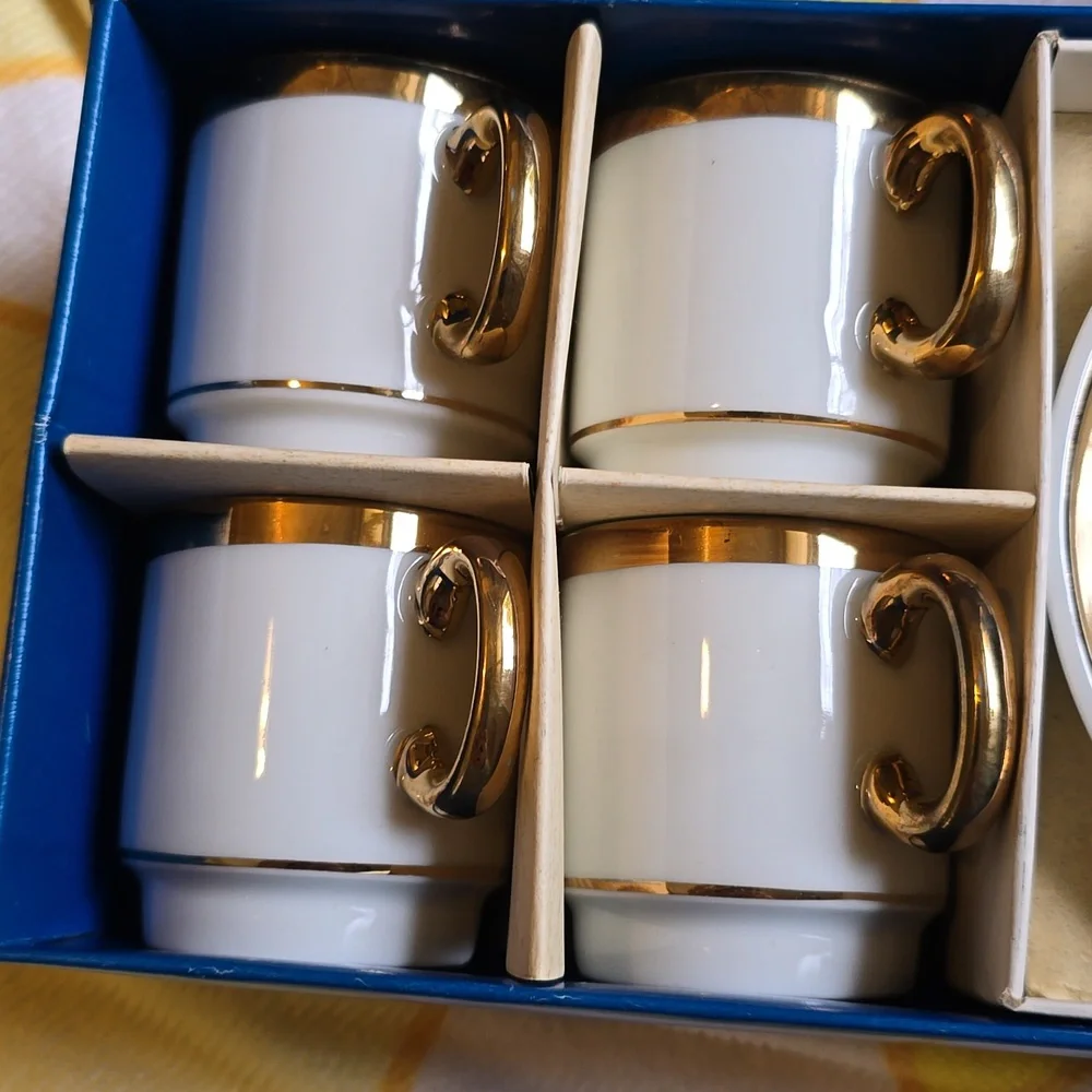 EUC - Vintage Royal Crown After Dinner Coffee Service for 4 in White and Gold - Picture 11 of 12